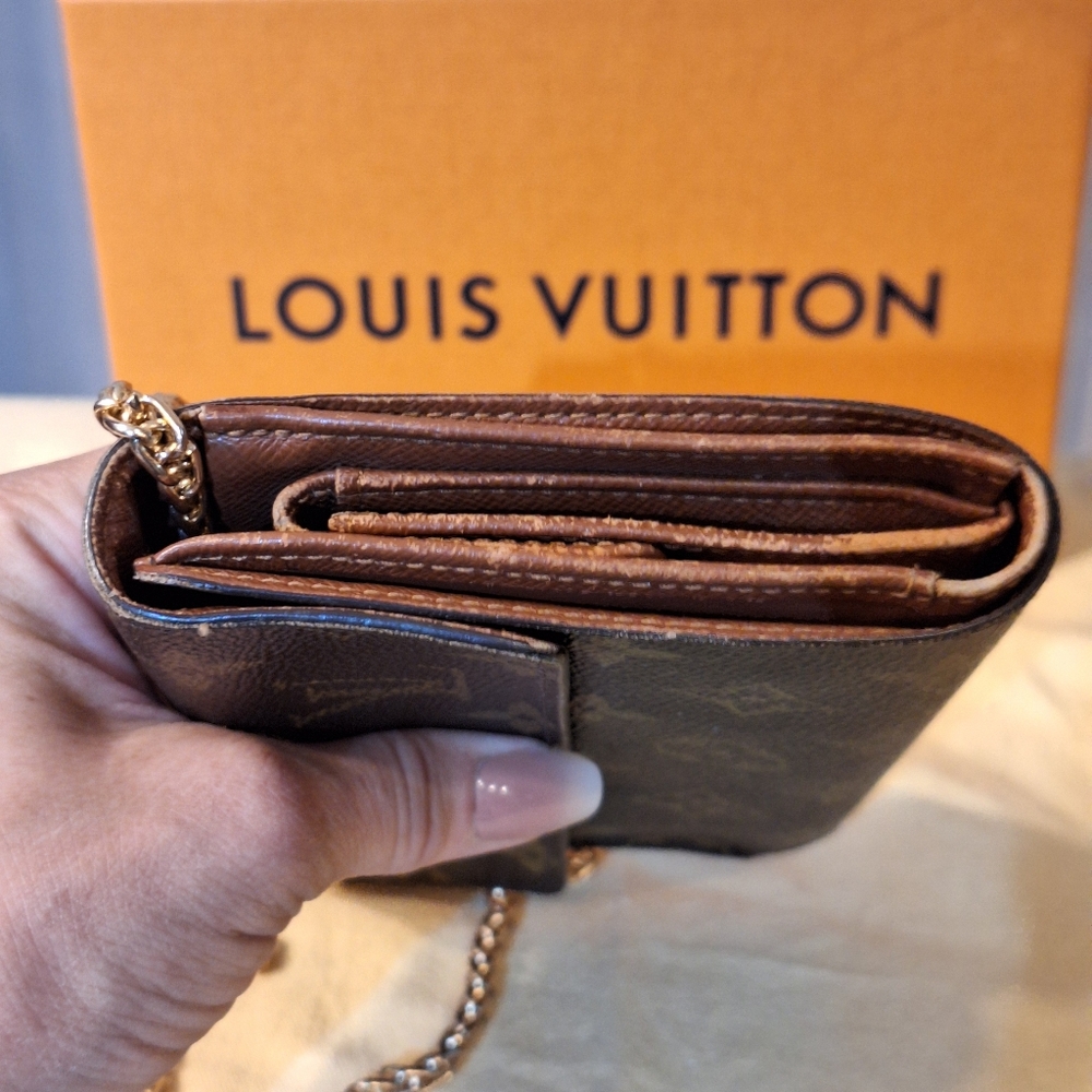 Louis Vuitton Vintage Monogram Wallet - Picture 6 of 13